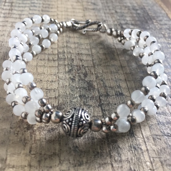 Vintage Sterling Silver triple strand moonstone gemstone beaded bracelet - Picture 4 of 5